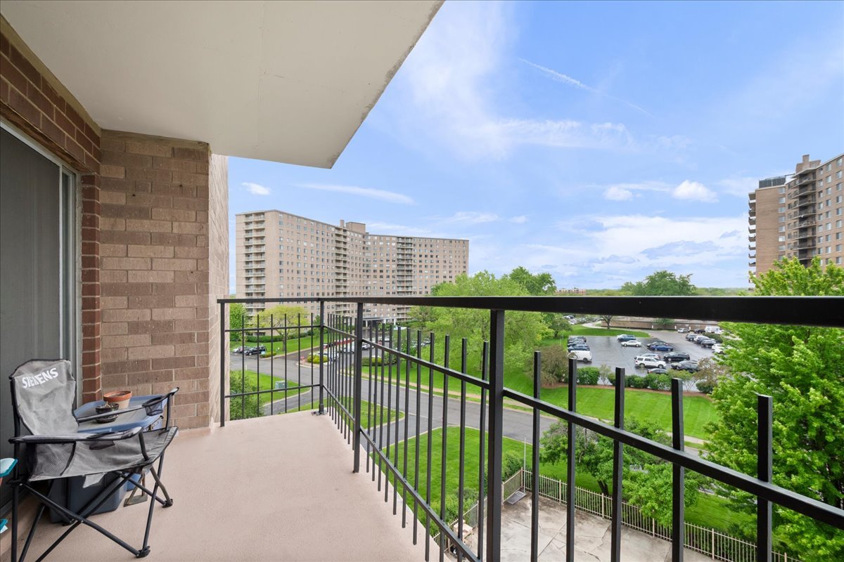7141 N Kedzie Avenue 601 Property Photo 14