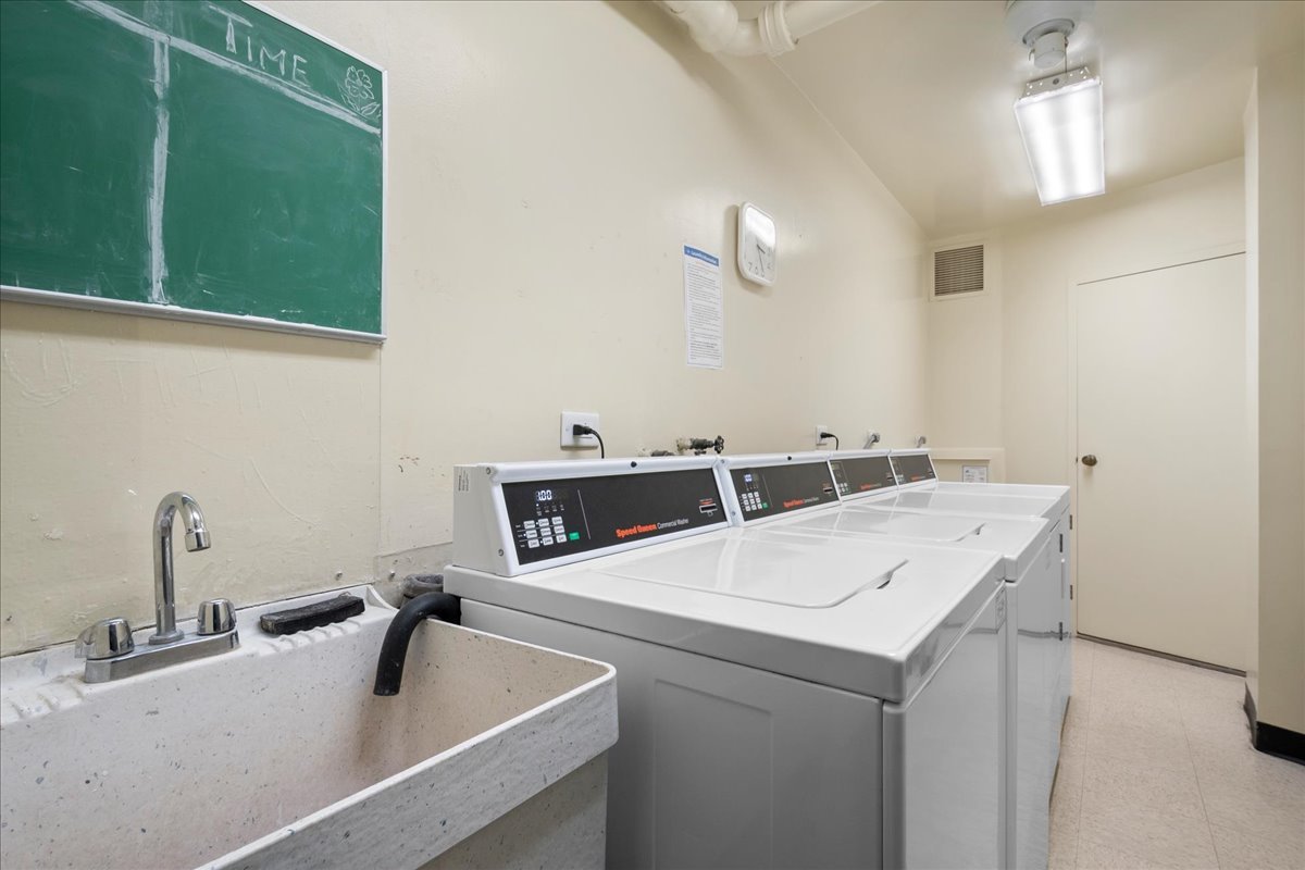 7141 N Kedzie Avenue 601 Property Photo 17
