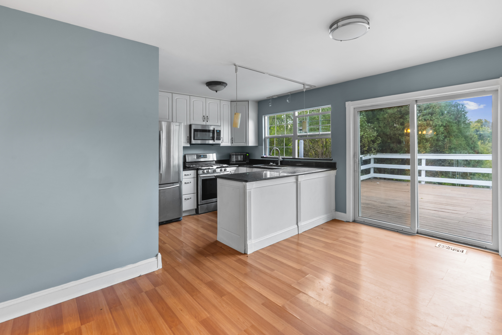 36w340 Huntley Road Property Photo 4
