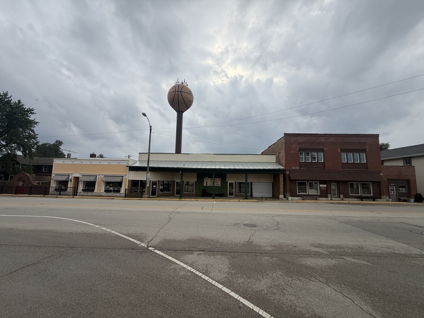9937 Main Street Property Photo 1