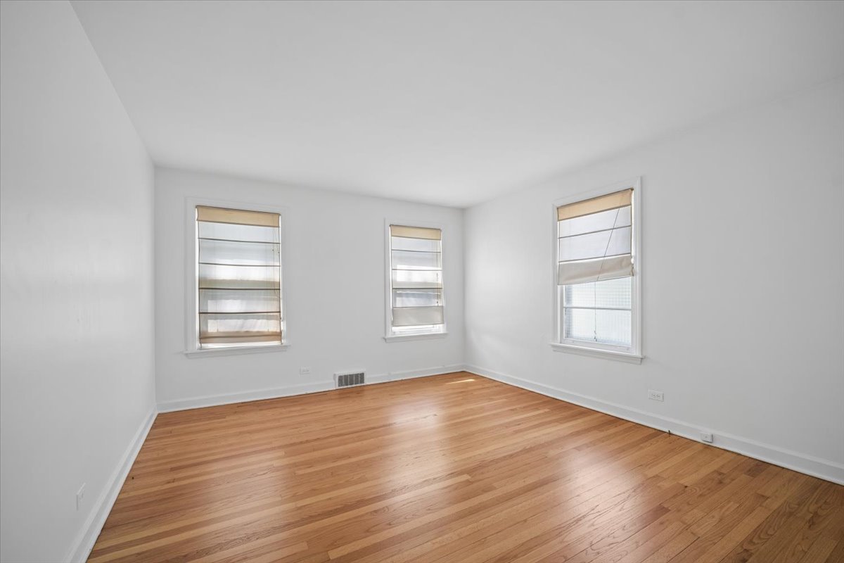 735 Prairie Avenue Property Photo 7