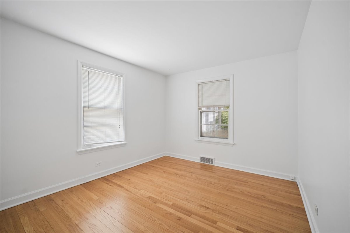 735 Prairie Avenue Property Photo 8