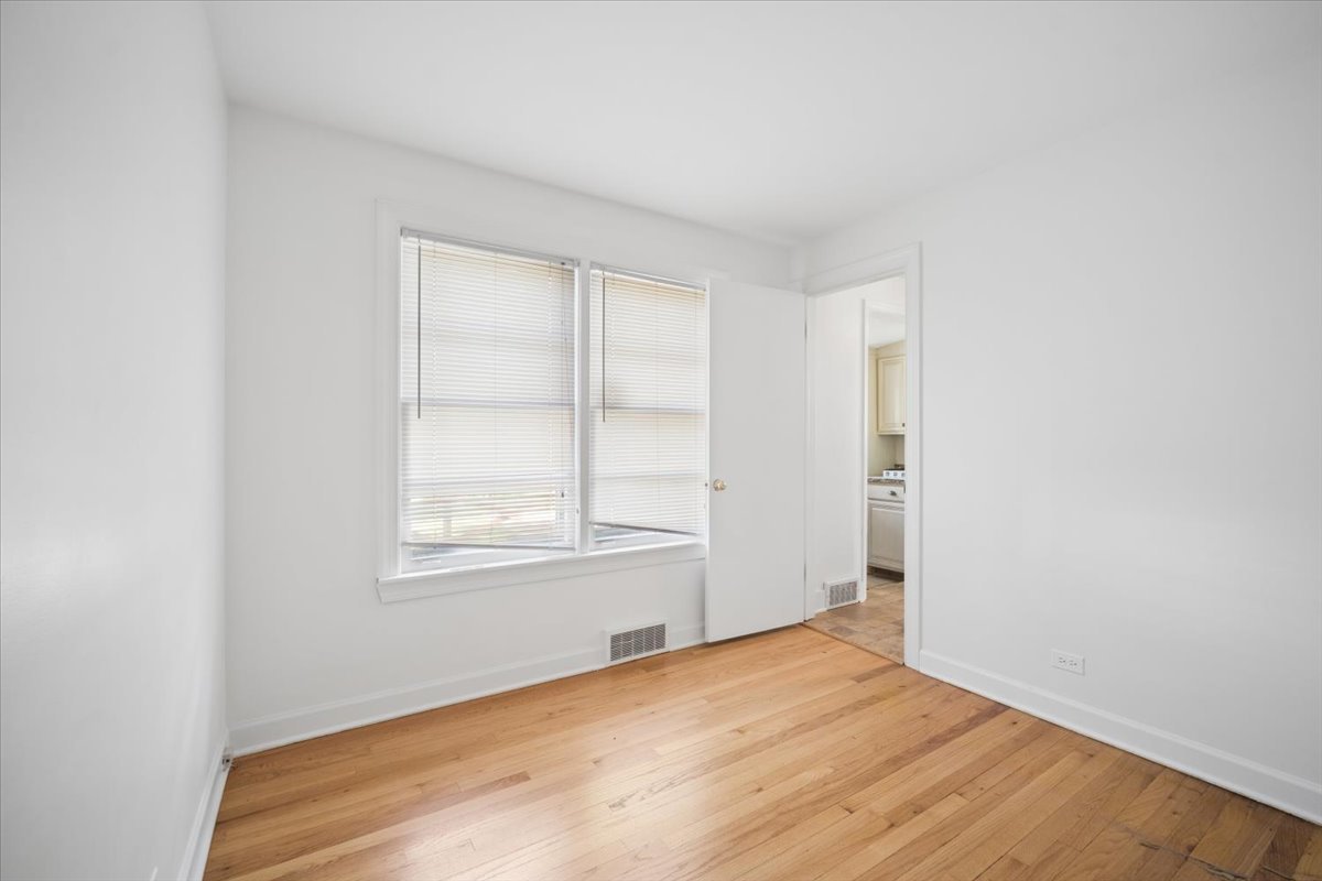 735 Prairie Avenue Property Photo 10
