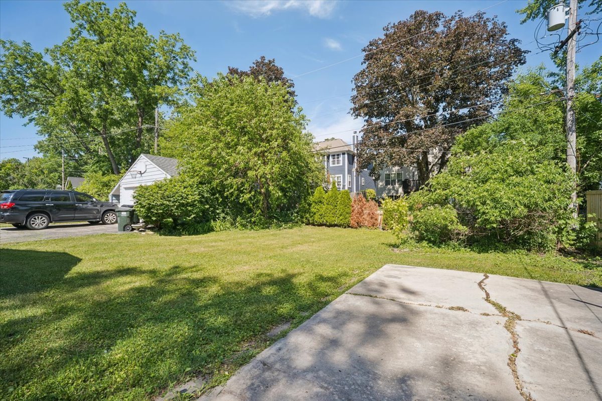 735 Prairie Avenue Property Photo 12
