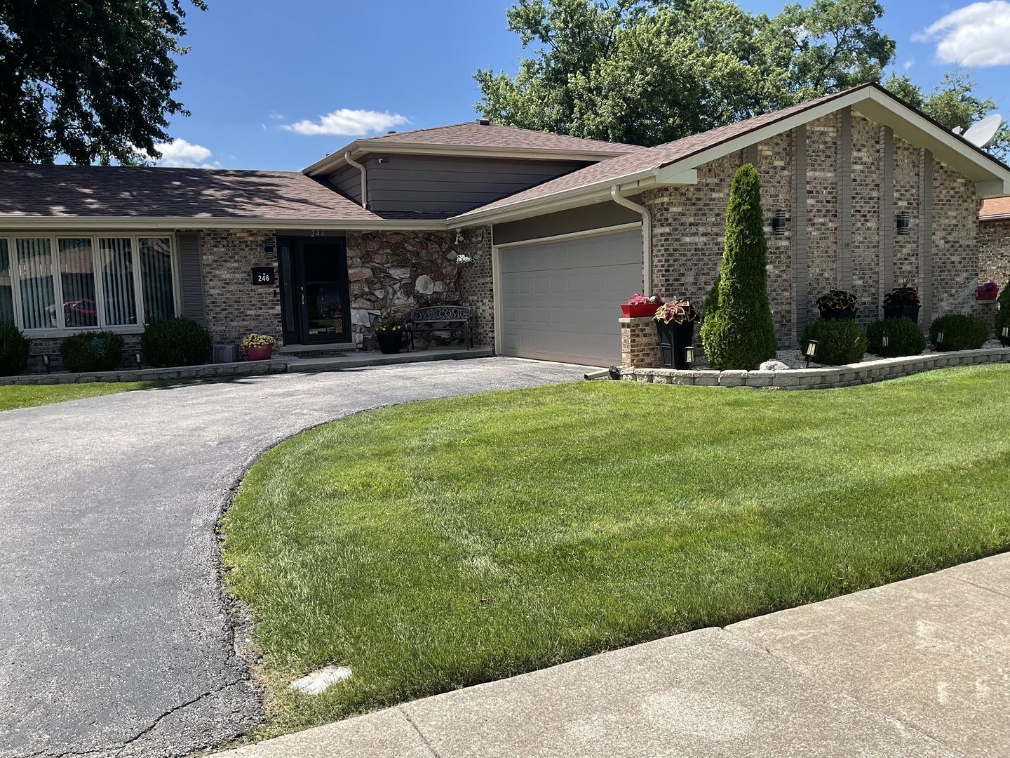 246 S Ingleside Avenue Property Photo 1