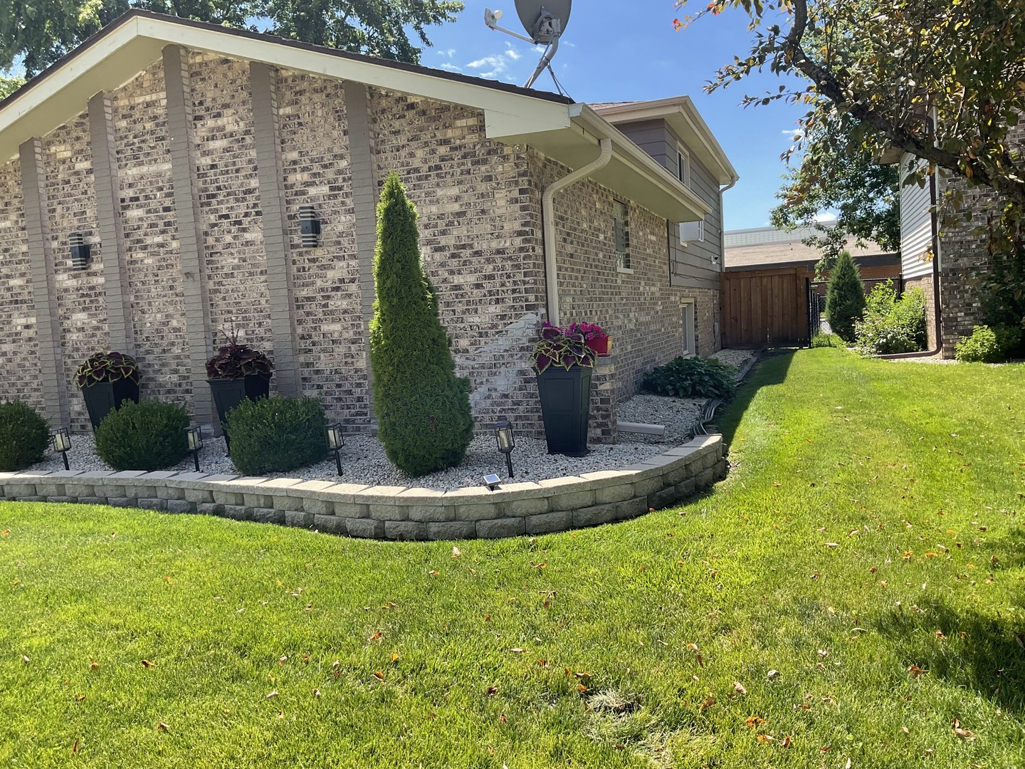 246 S Ingleside Avenue Property Photo 2