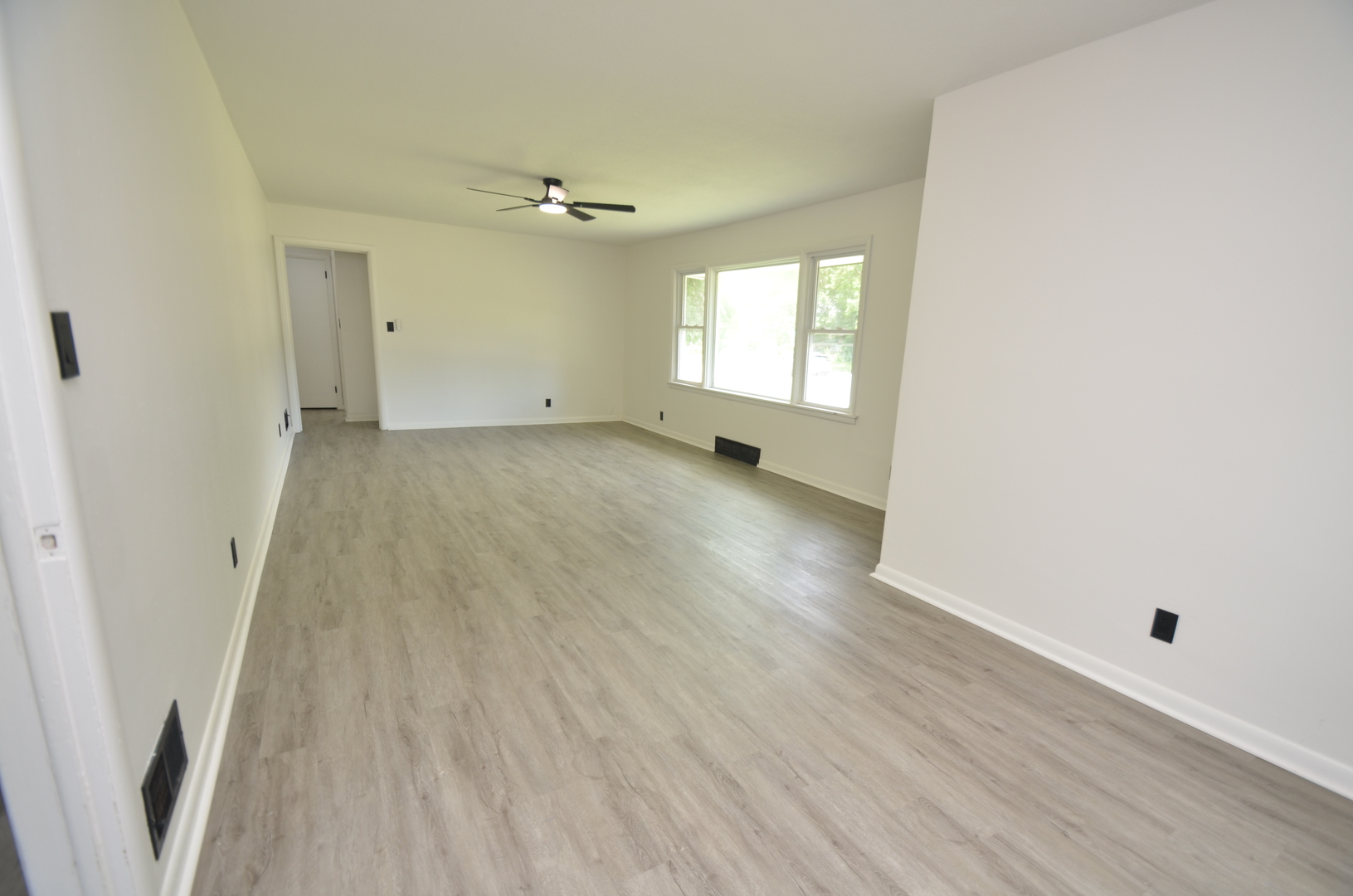 2020 N Rockton Avenue Property Photo 4