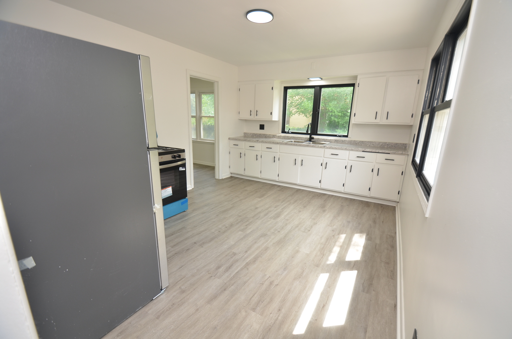 2020 N Rockton Avenue Property Photo 6