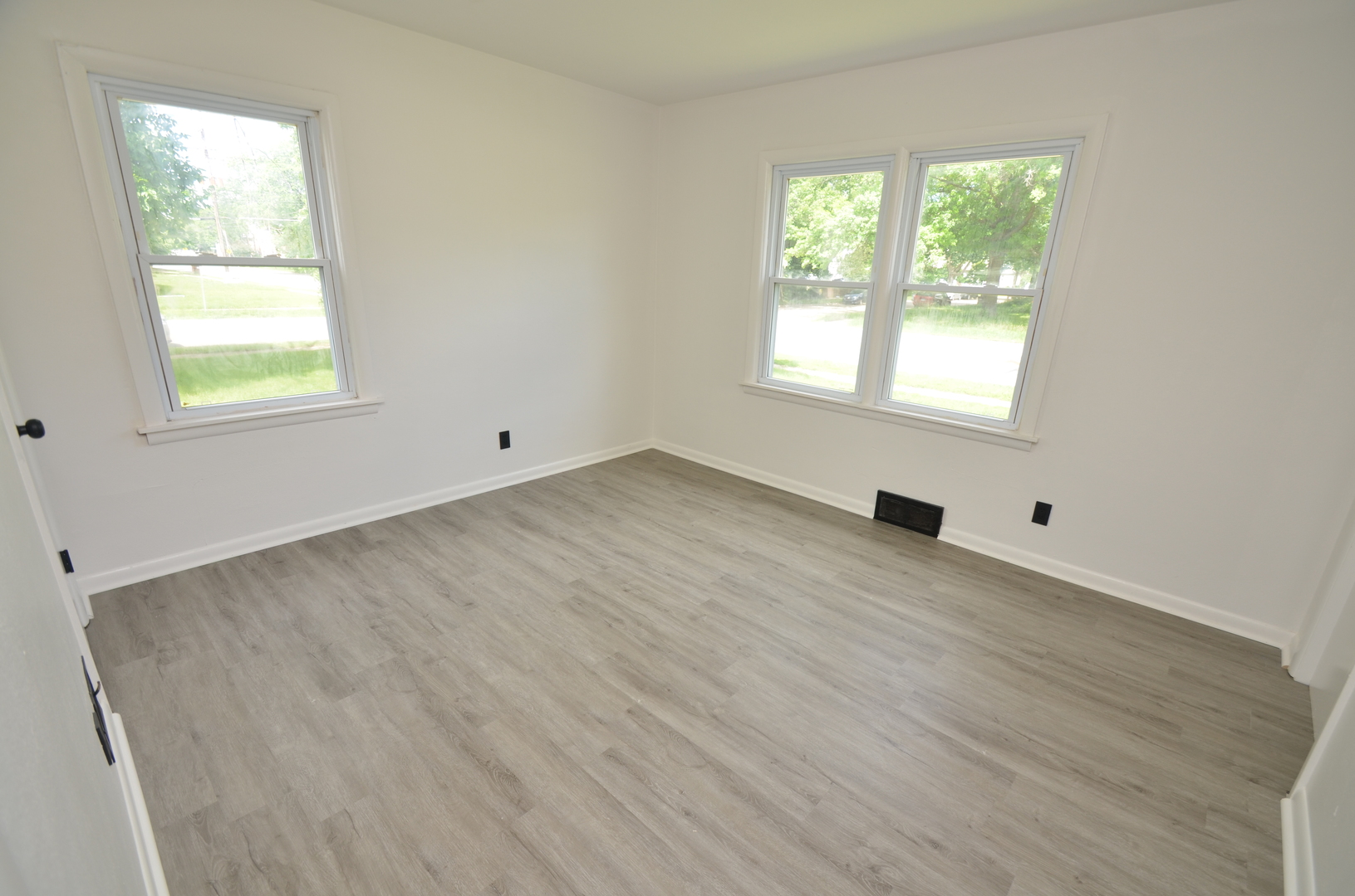 2020 N Rockton Avenue Property Photo 8