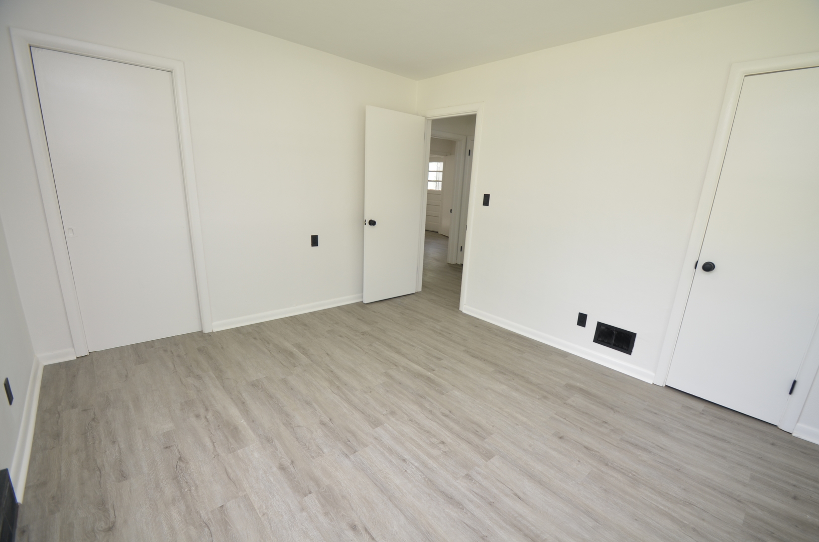 2020 N Rockton Avenue Property Photo 9