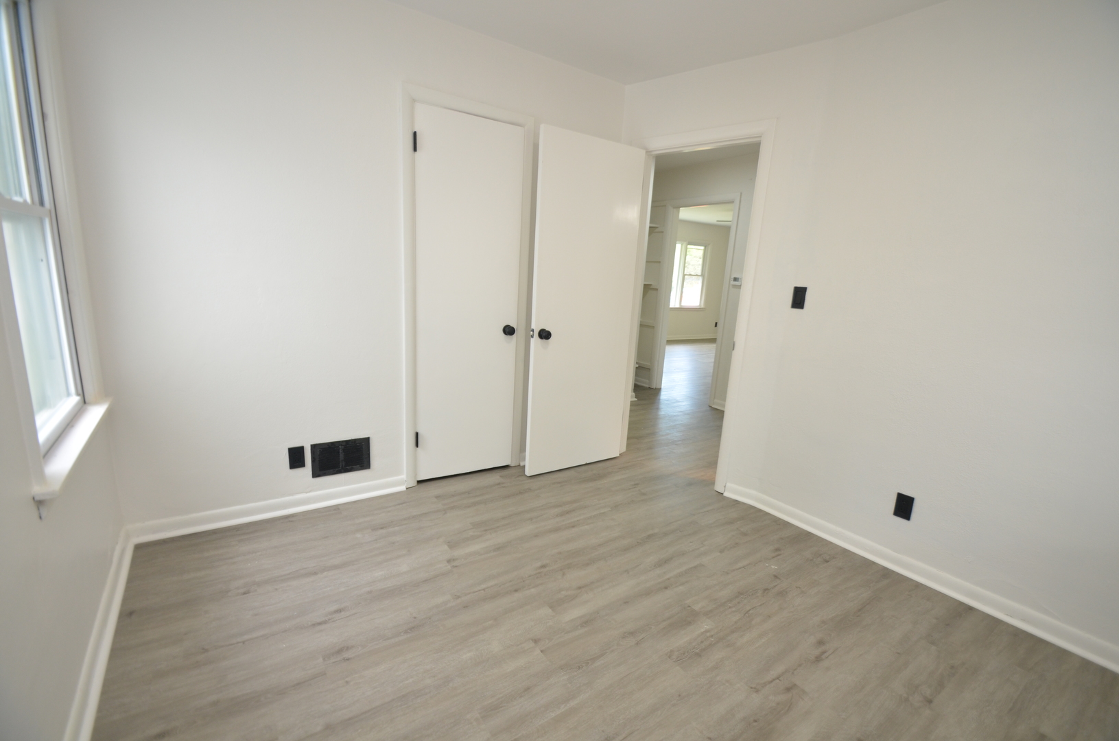 2020 N Rockton Avenue Property Photo 11