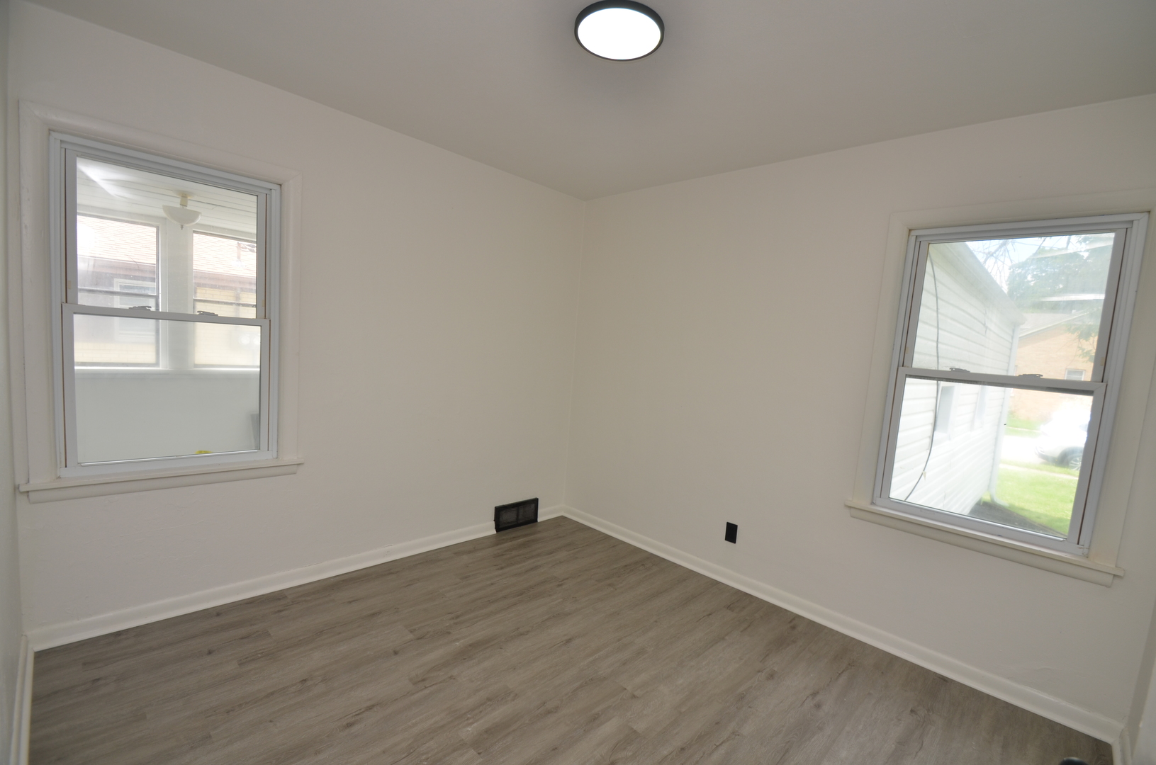 2020 N Rockton Avenue Property Photo 12