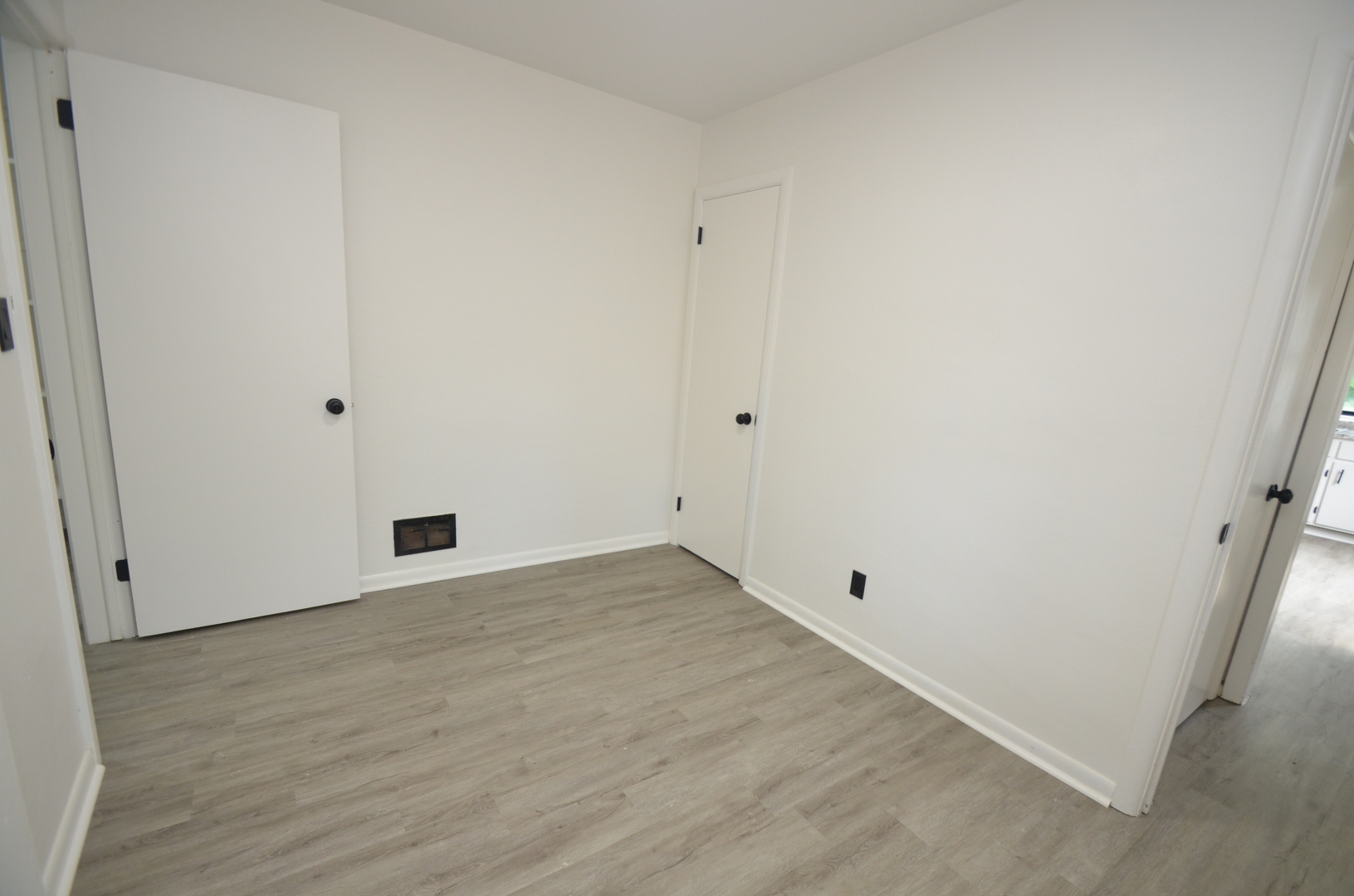 2020 N Rockton Avenue Property Photo 14