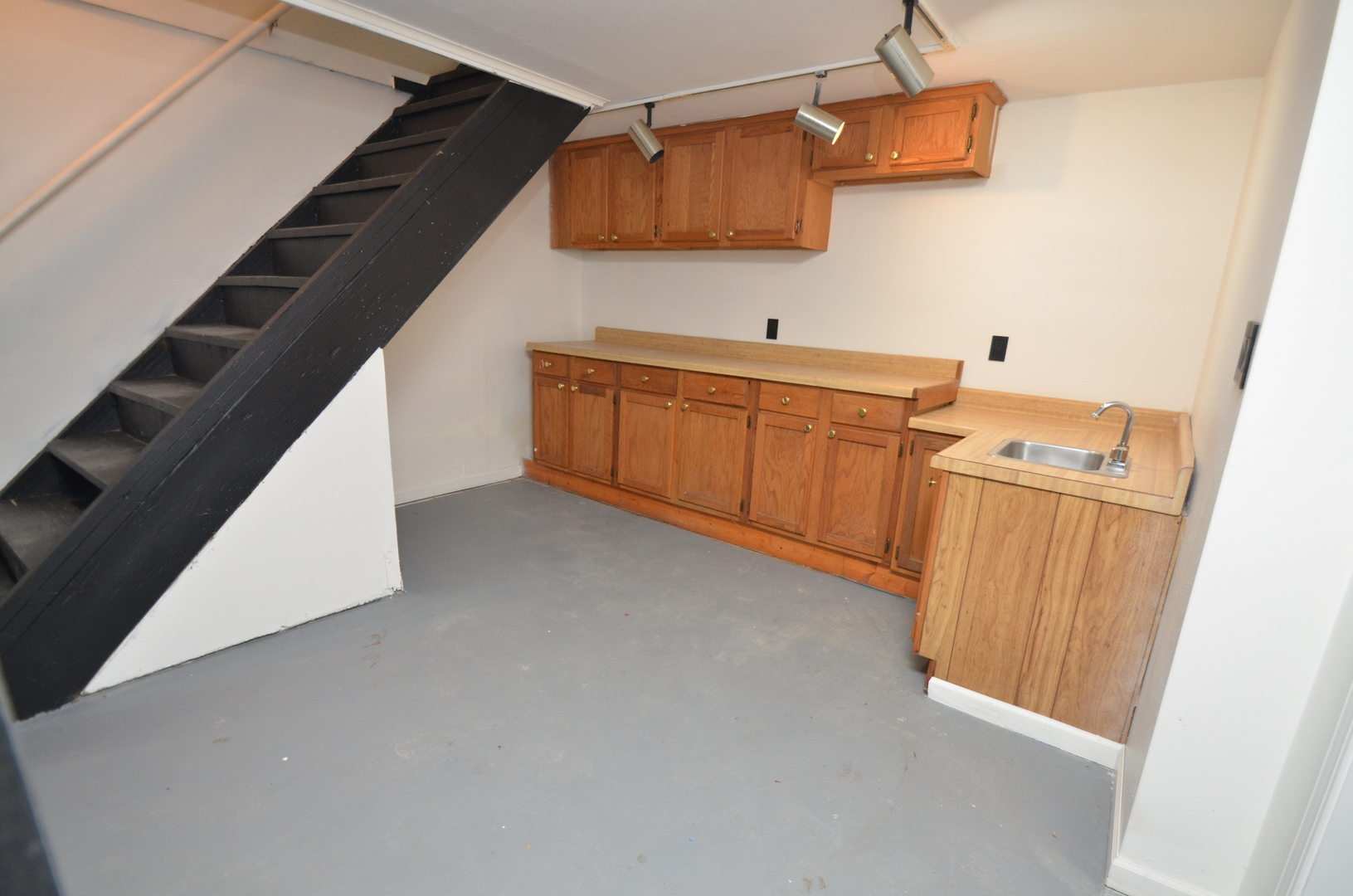 2020 N Rockton Avenue Property Photo 17