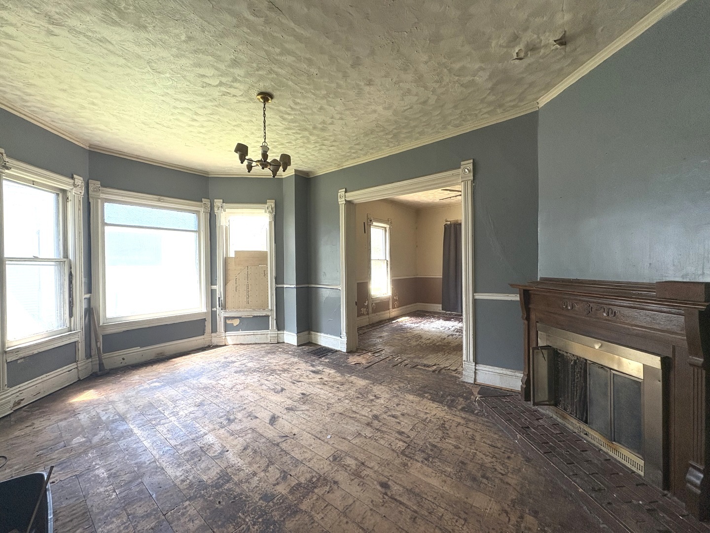 1211 N Park Street Property Photo 4