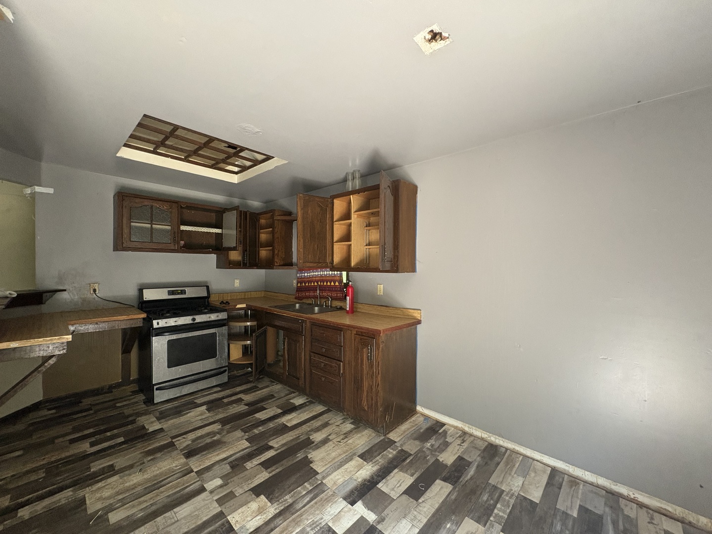 1211 N Park Street Property Photo 6