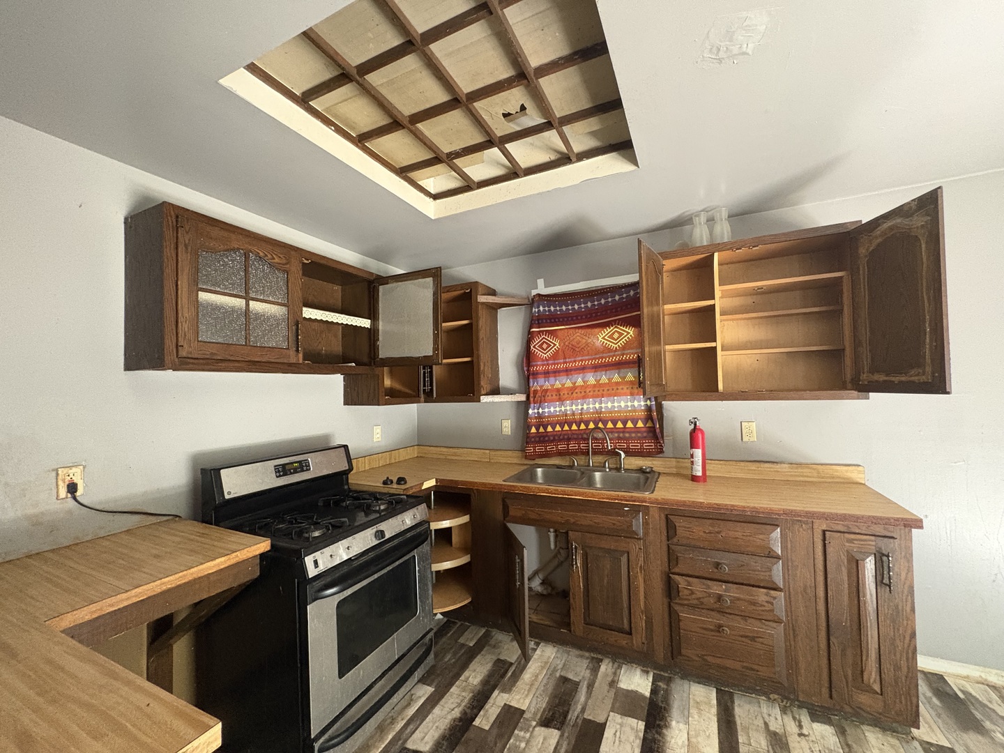1211 N Park Street Property Photo 7