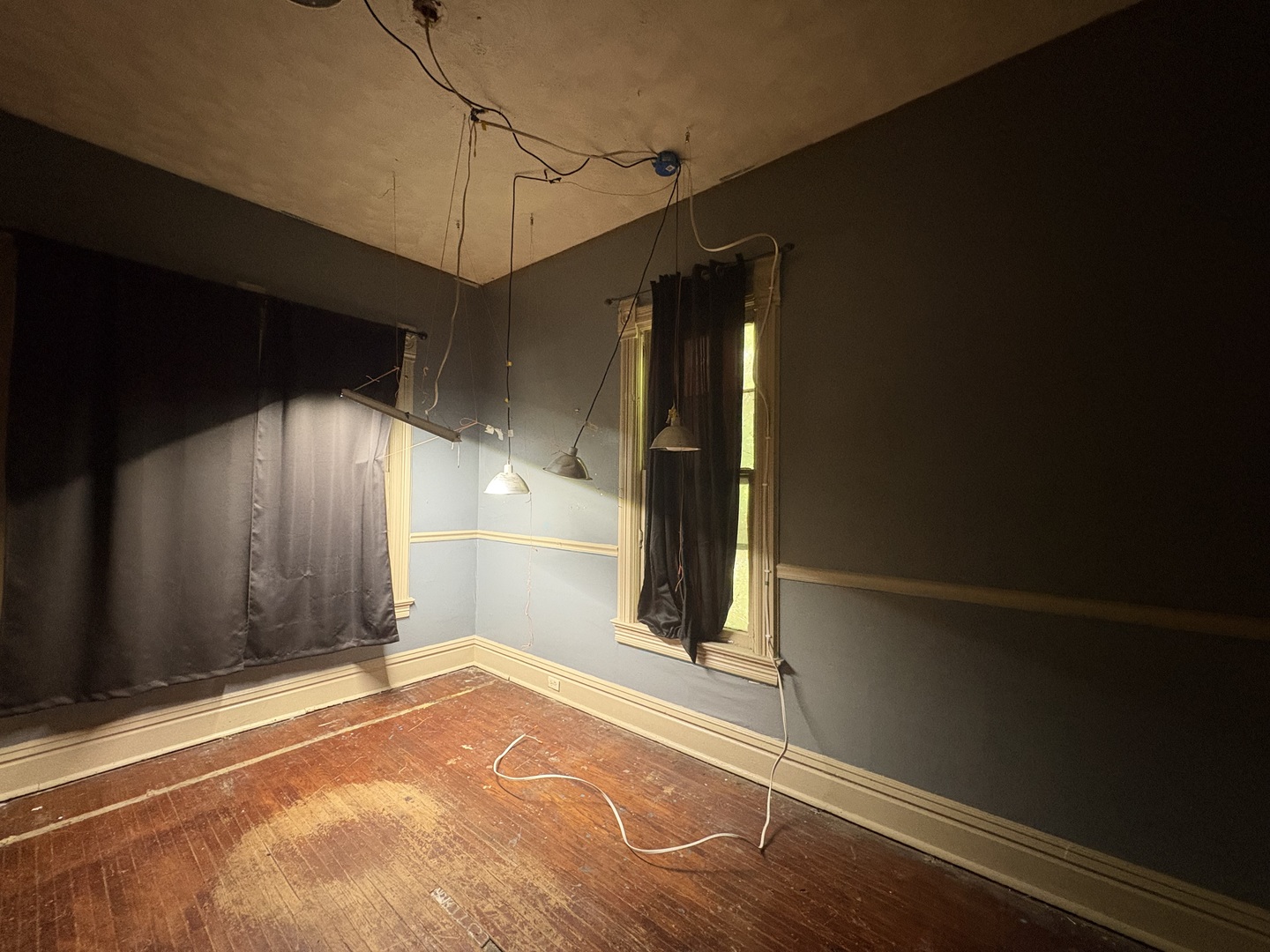 1211 N Park Street Property Photo 9