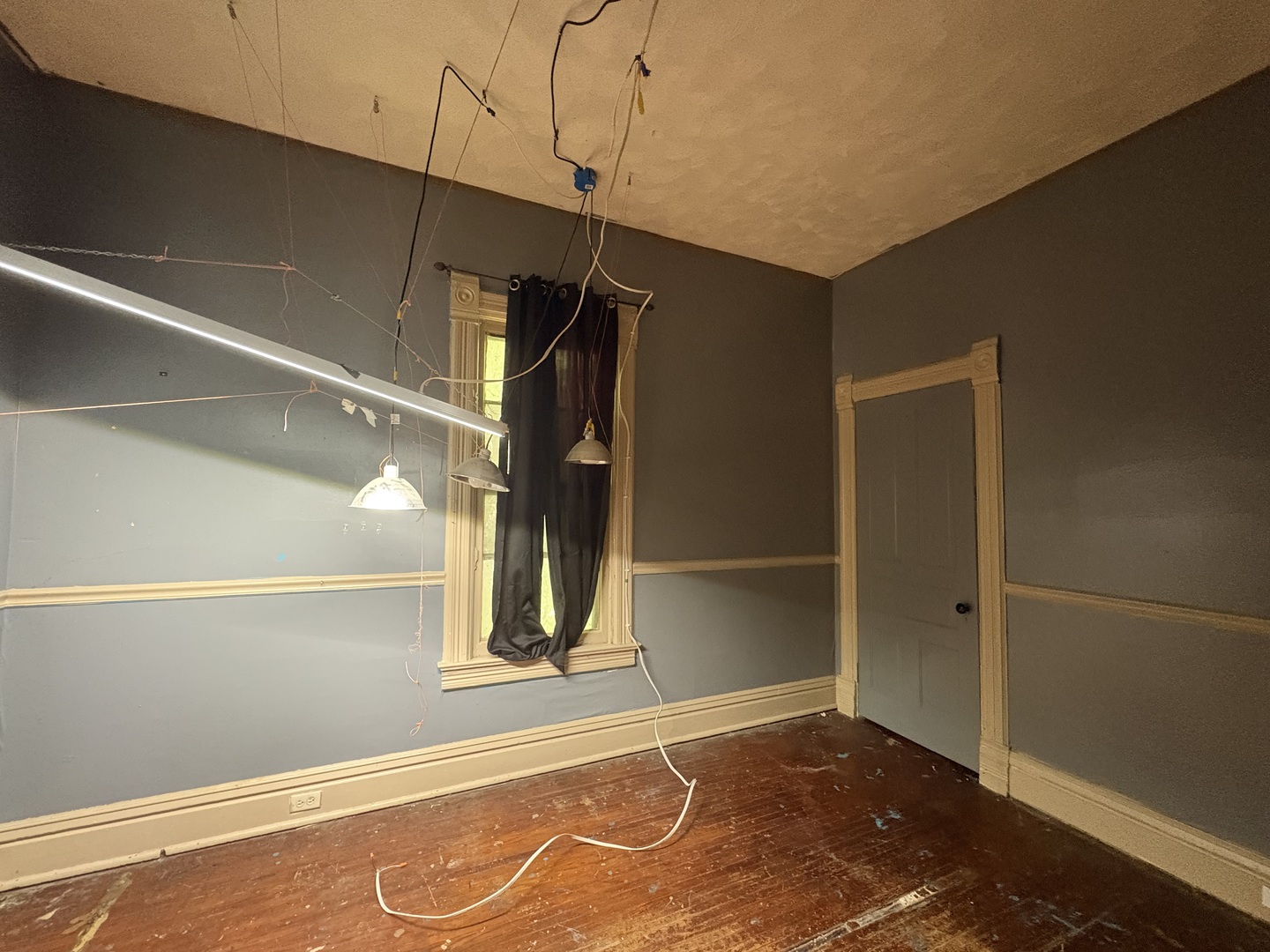 1211 N Park Street Property Photo 10