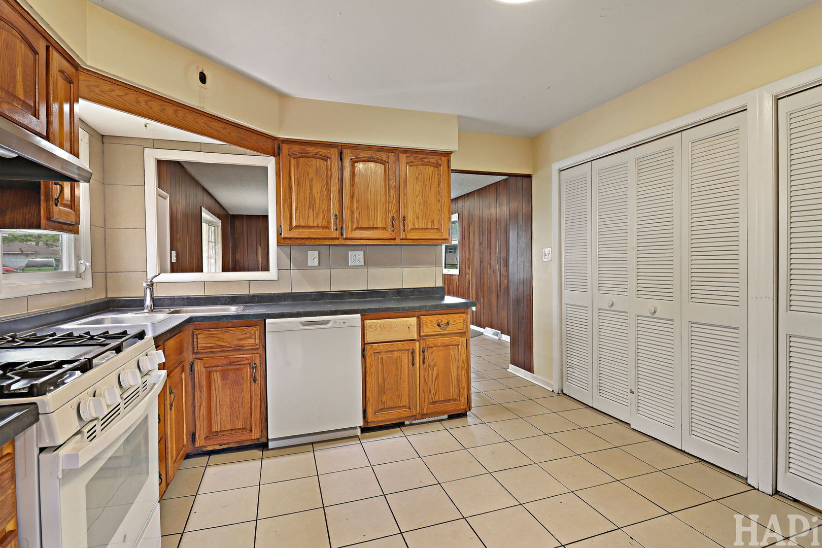 916 Chestnut Street Property Photo 4