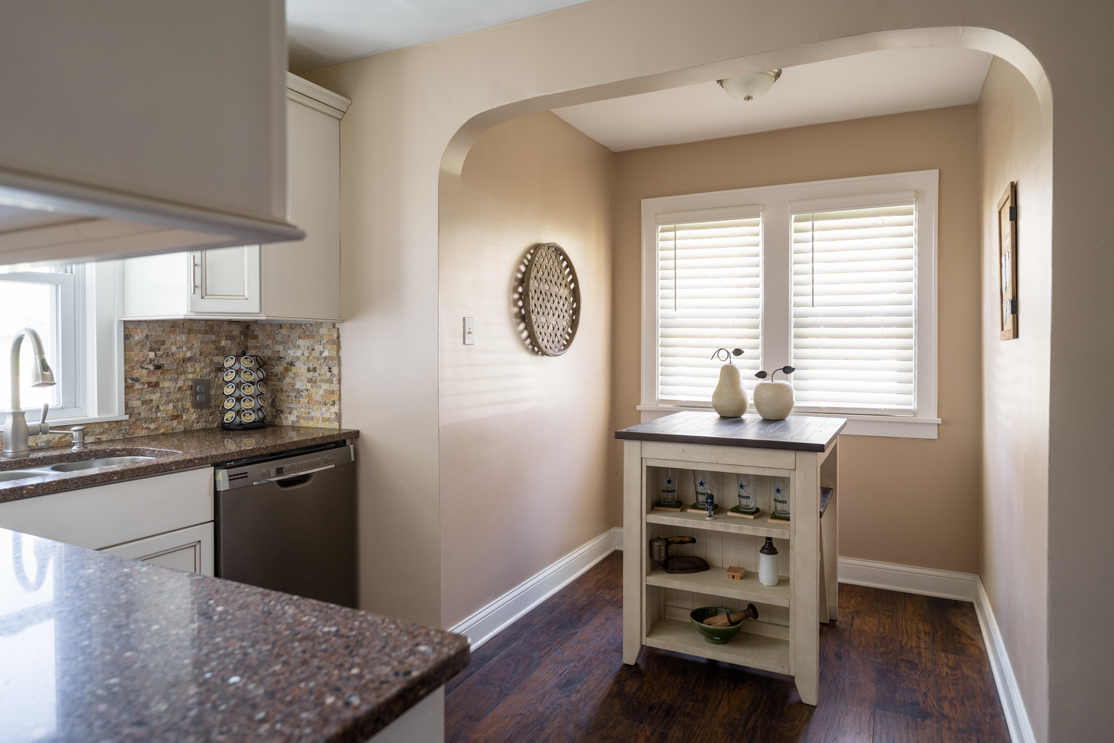 1561 Argyle Road Property Photo 6