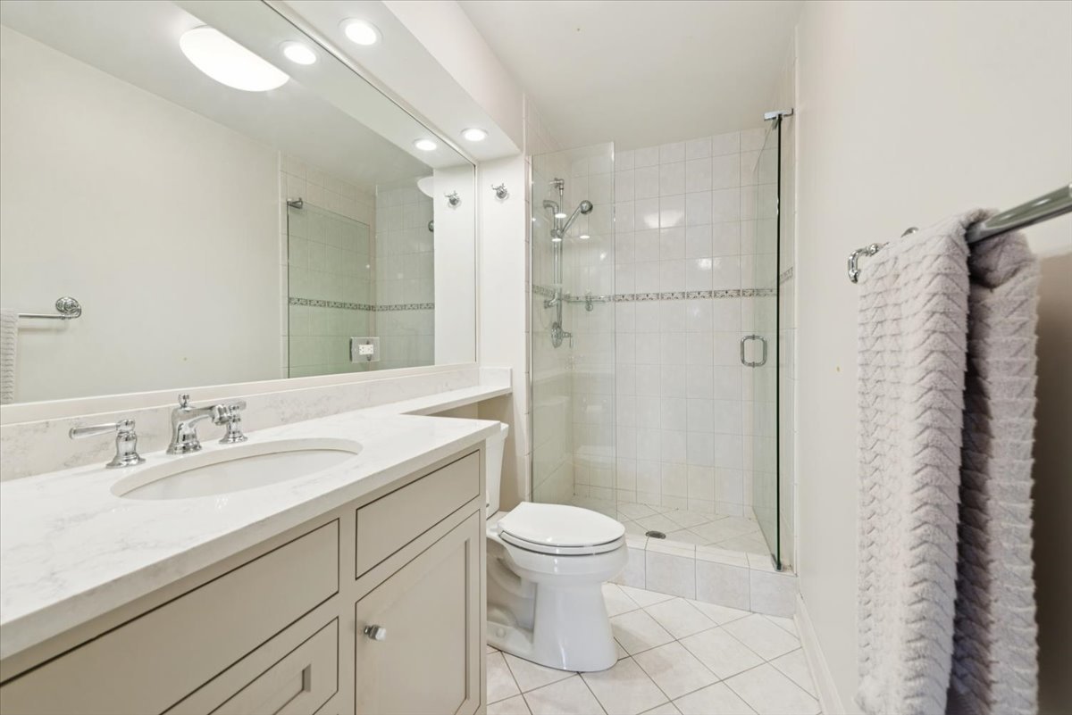 200 E Delaware Place 24f Property Photo 23