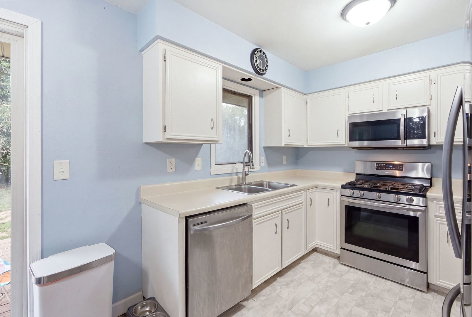 126 Ne Queensbury Place Property Photo 7