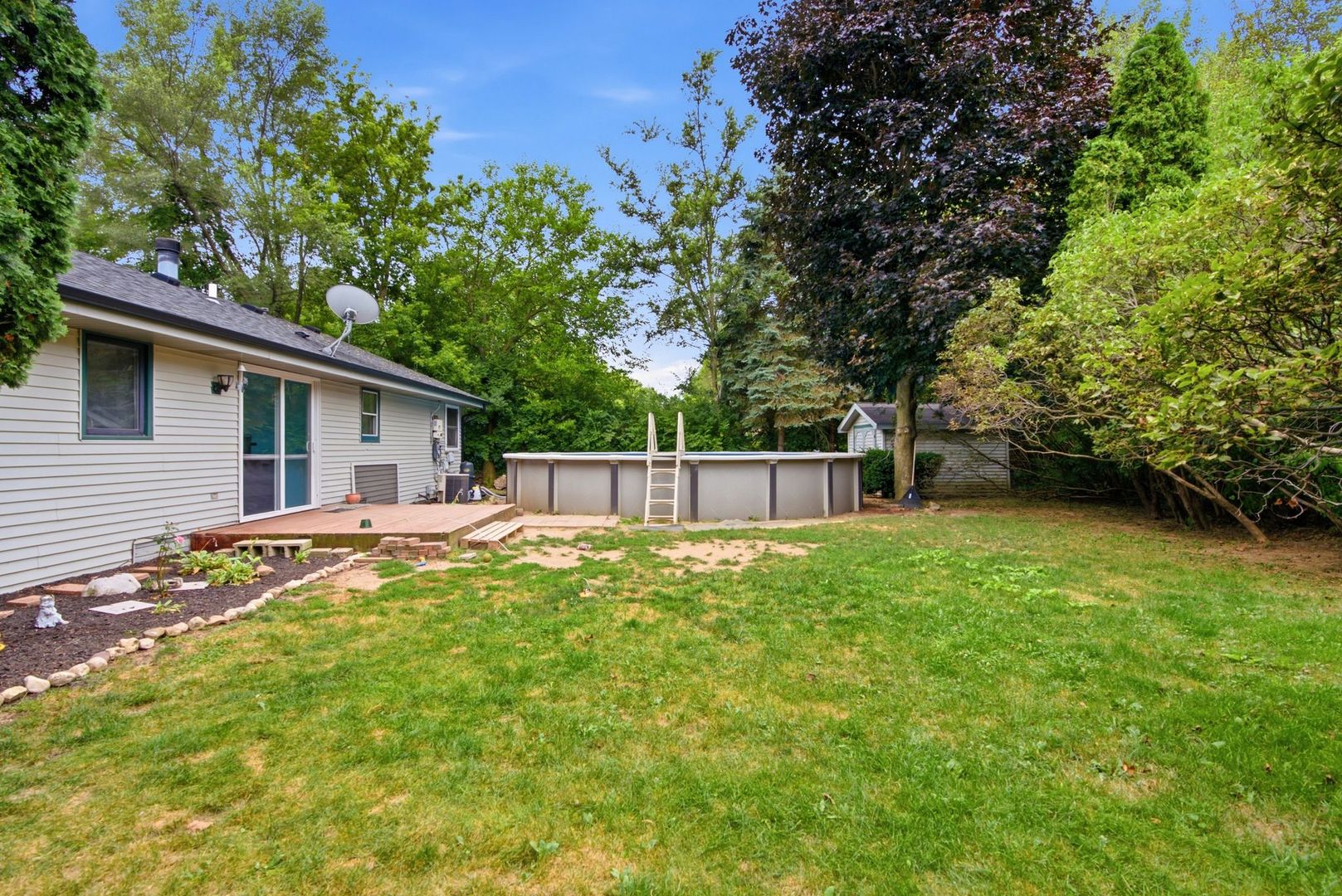 126 Ne Queensbury Place Property Photo 18