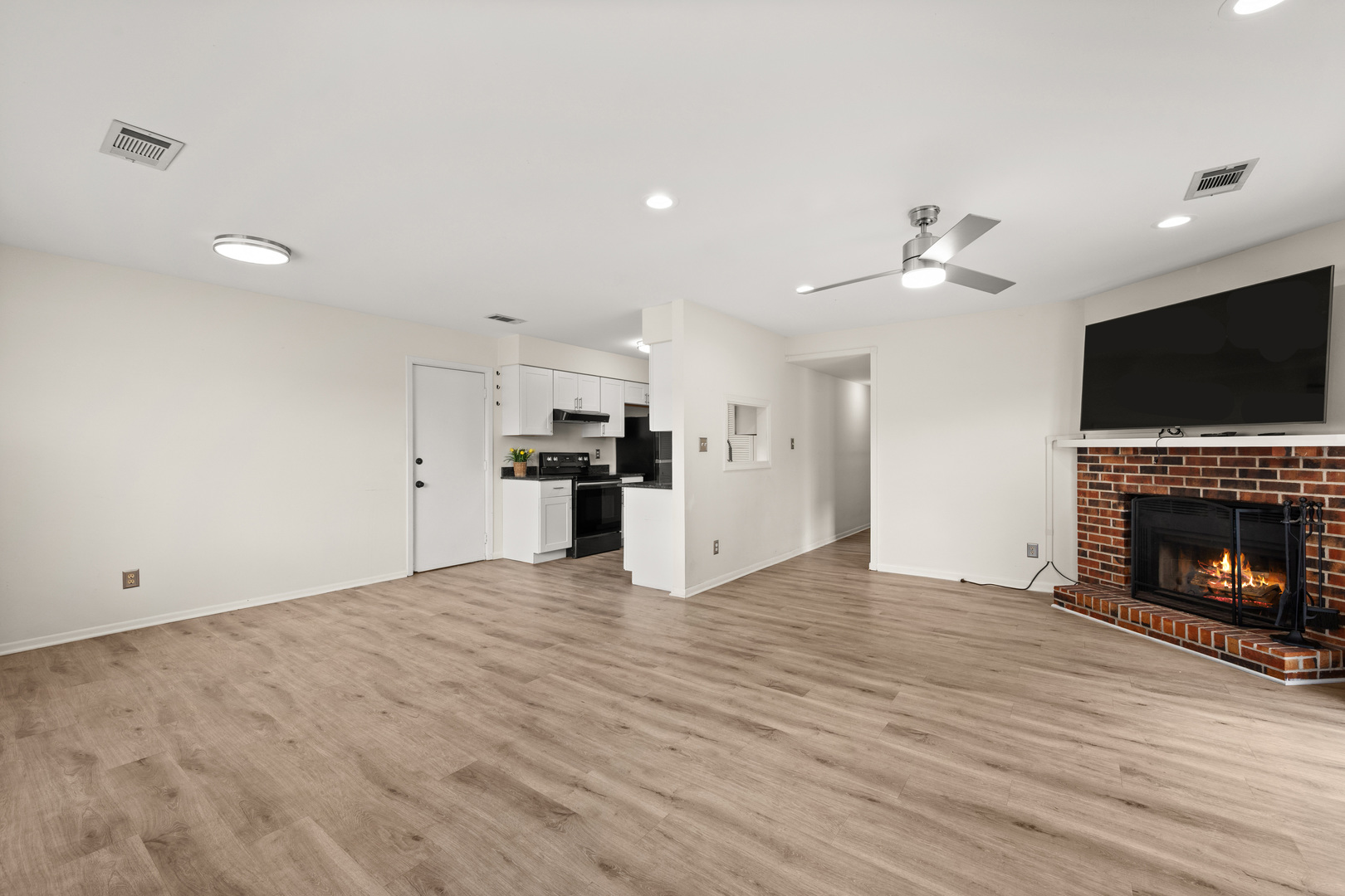1610 Meadowbrook Court Property Photo 3