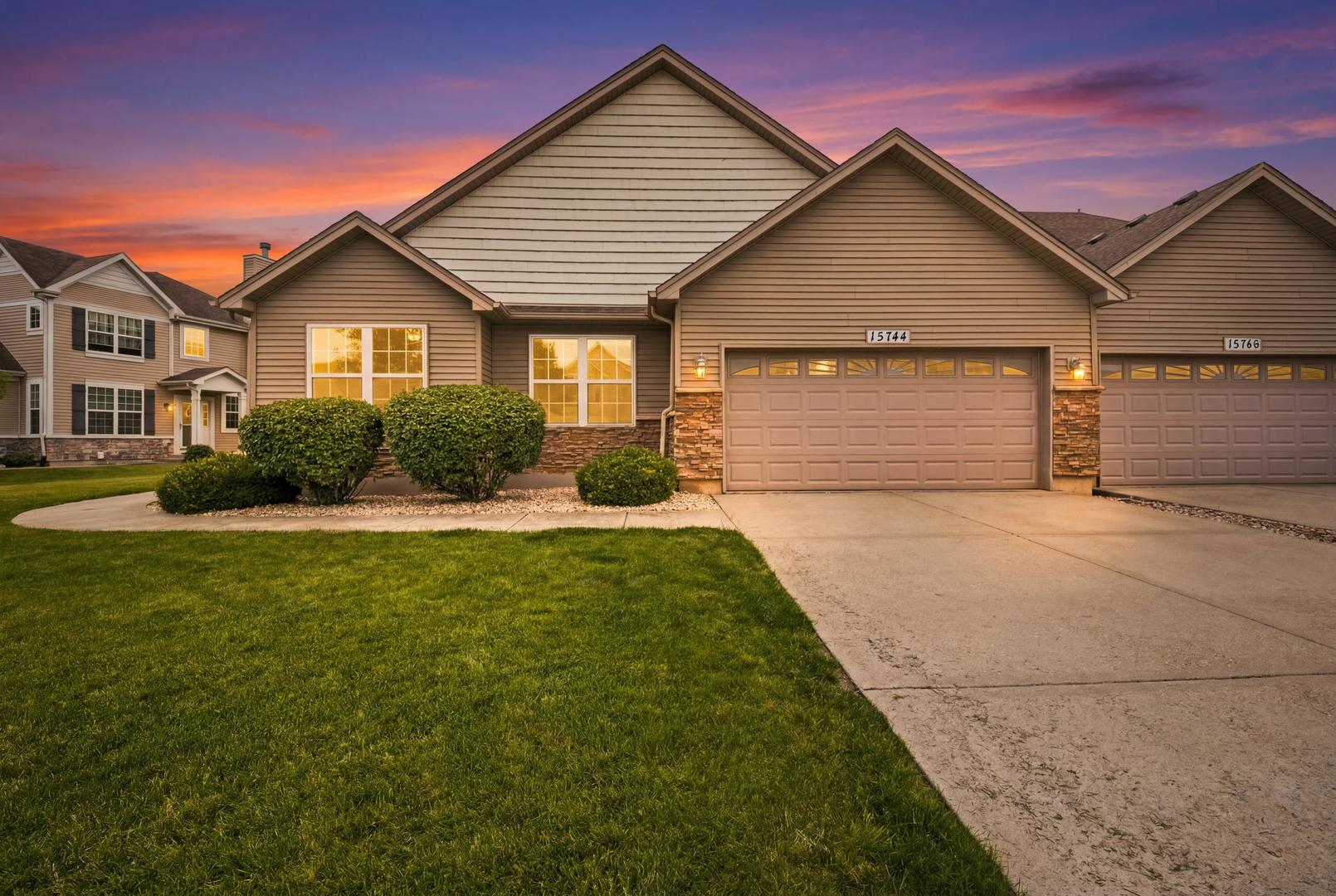 15744 Cove Circle Property Photo 1