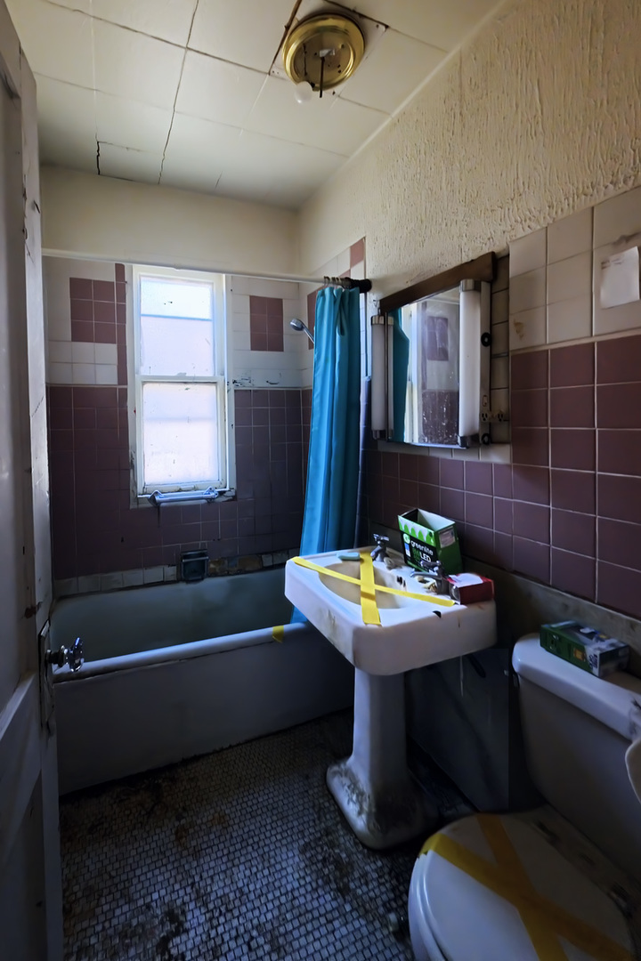 1755 N Meade Avenue Property Photo 4