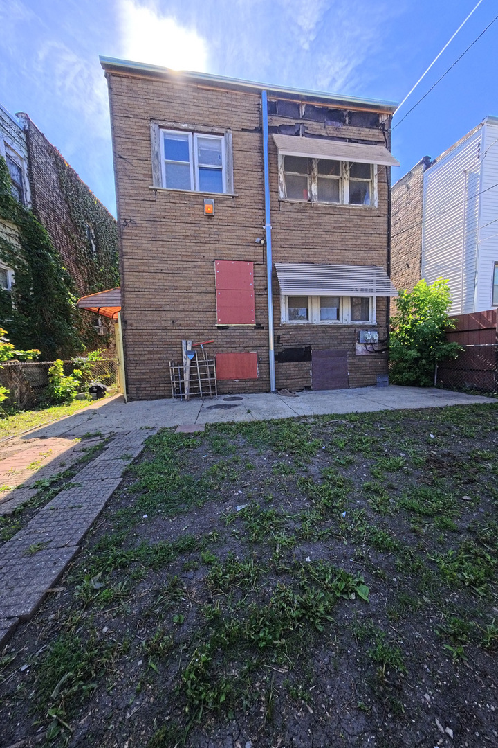 1755 N Meade Avenue Property Photo 8