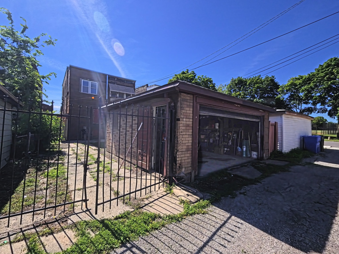 1755 N Meade Avenue Property Photo 9