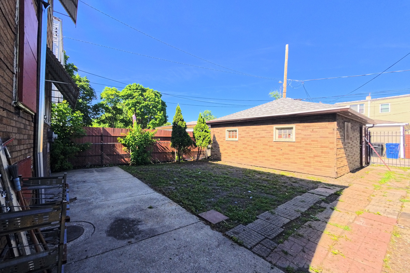 1755 N Meade Avenue Property Photo 11