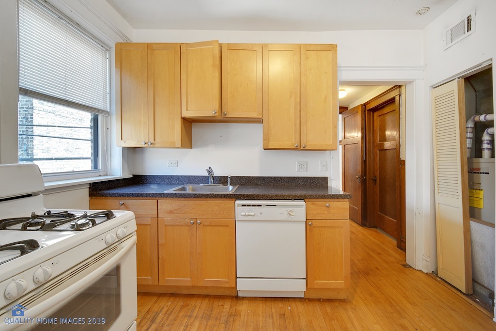 2774 N Kenmore Avenue 3 Property Photo 2