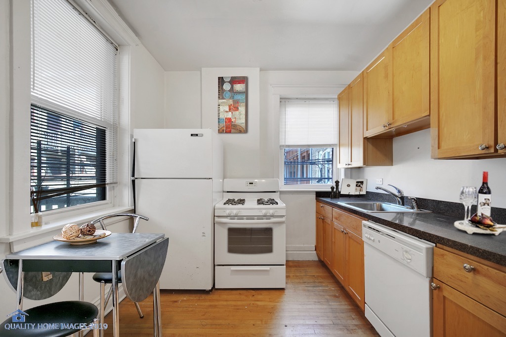 2774 N Kenmore Avenue 3 Property Photo 3