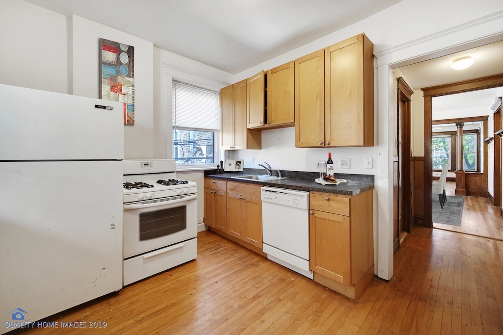 2774 N Kenmore Avenue 3 Property Photo 4