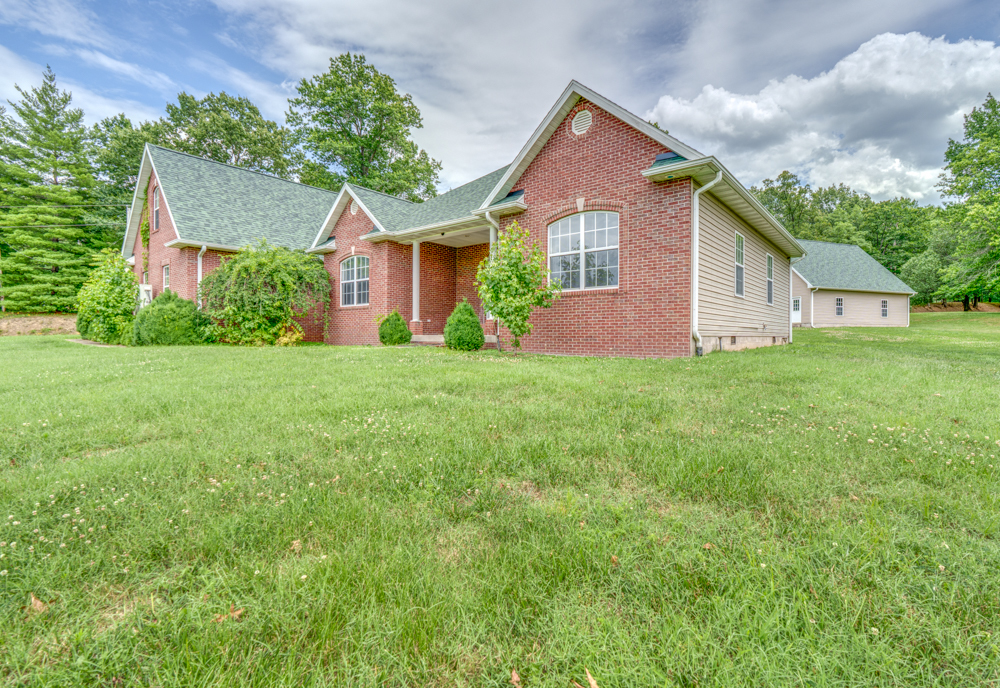 2108 S Hillside Lane Property Photo 3