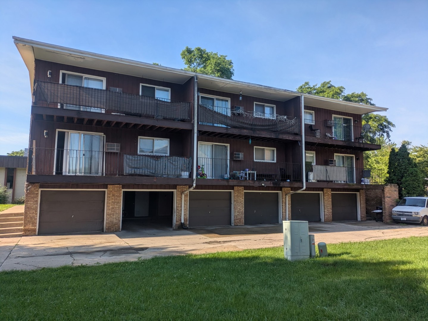 75 N Lyle Avenue Property Photo 1