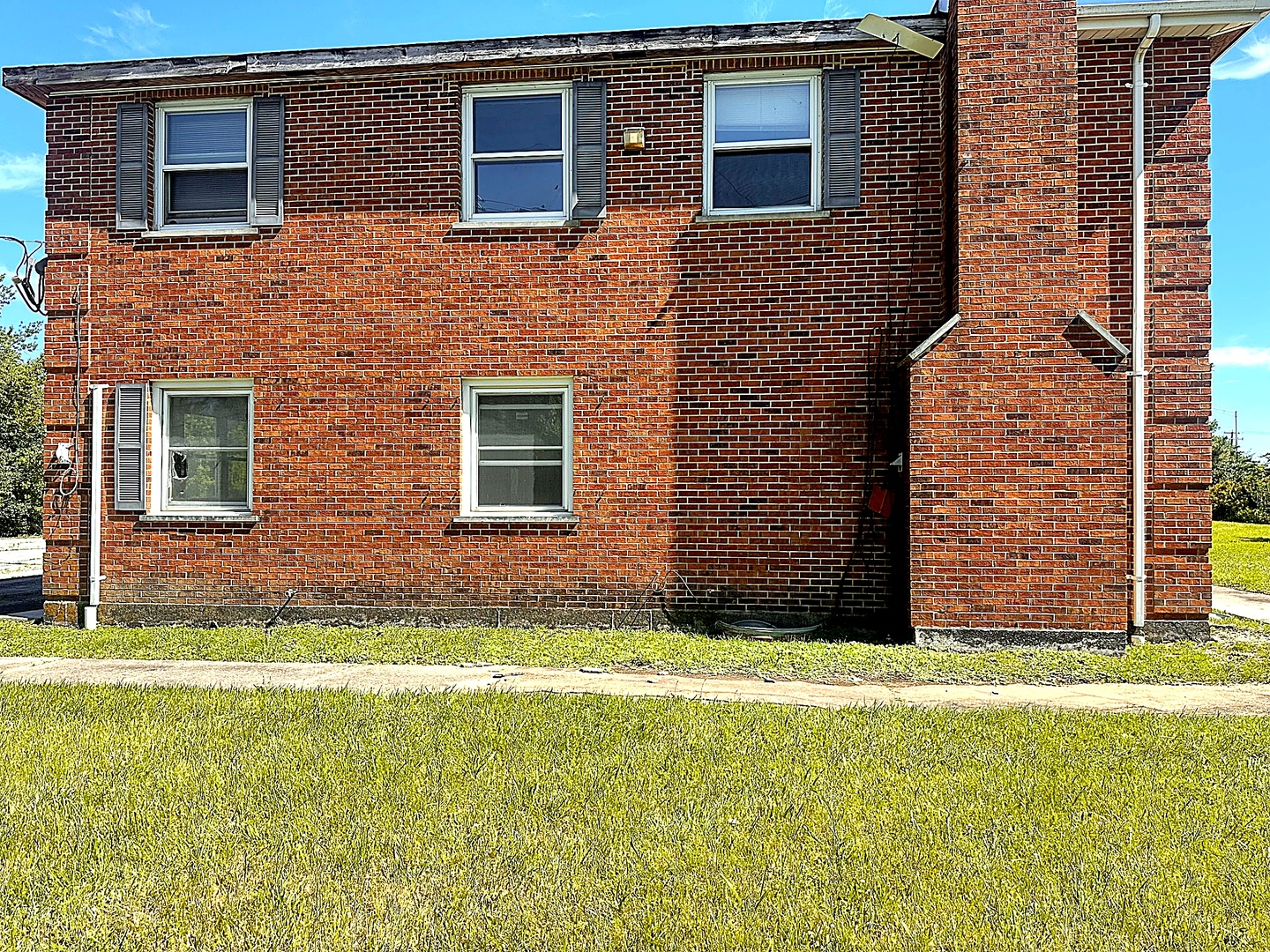 23060 Cicero Avenue Property Photo 4