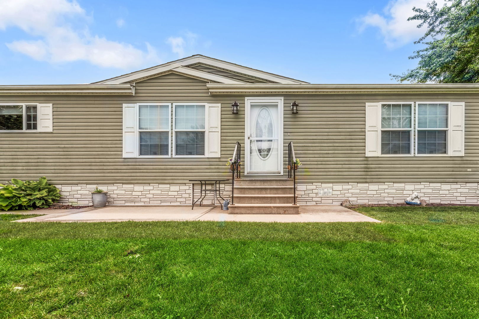 242 Fox Lane Property Photo 1