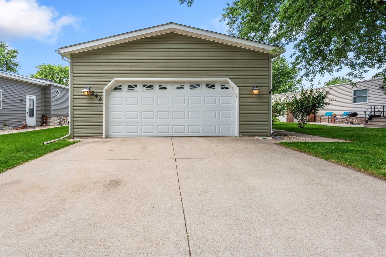 242 Fox Lane Property Photo 4