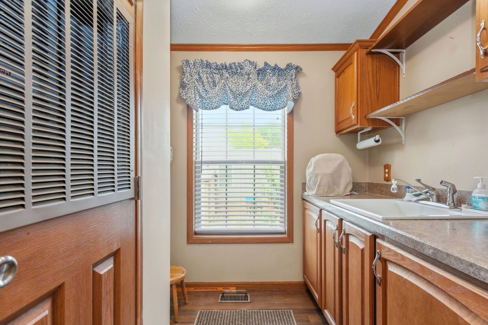 242 Fox Lane Property Photo 17