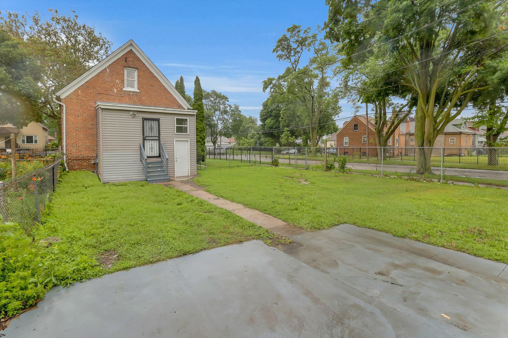 8852 S Wallace Street Property Photo 4