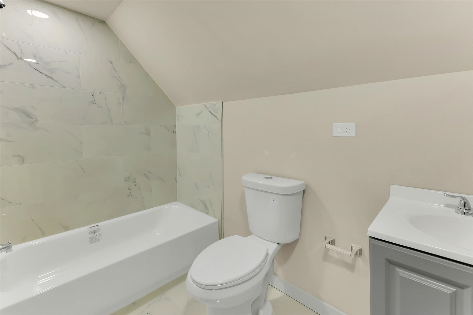 8852 S Wallace Street Property Photo 23