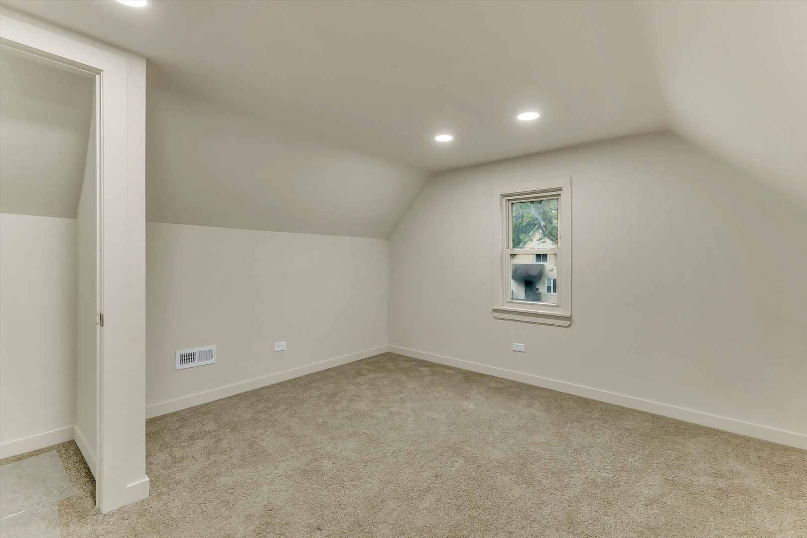 8852 S Wallace Street Property Photo 24