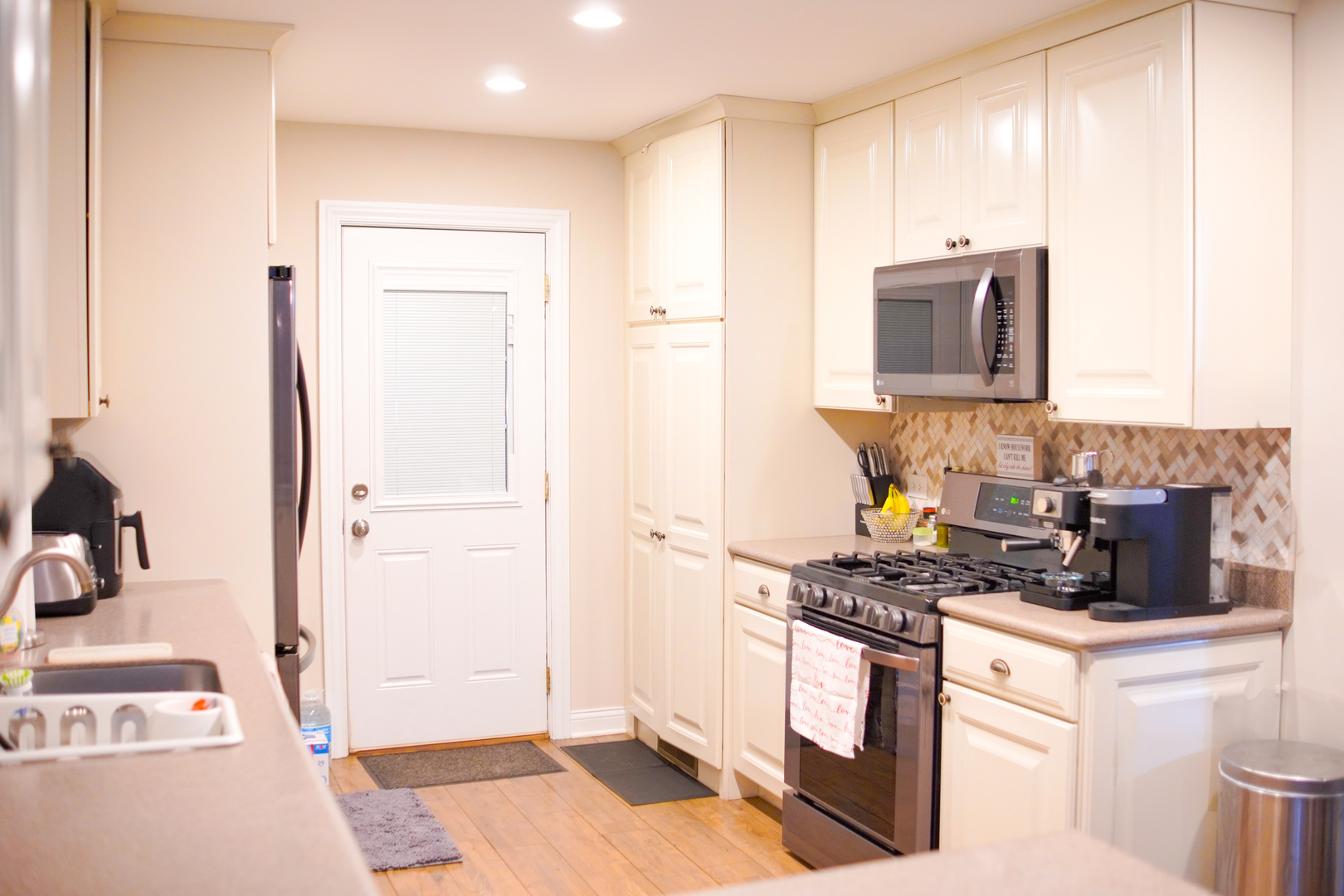 1911 Hazelwood Drive Property Photo 8