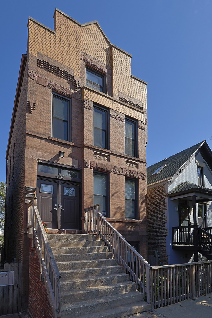 2127 N Winchester Avenue Property Photo 1