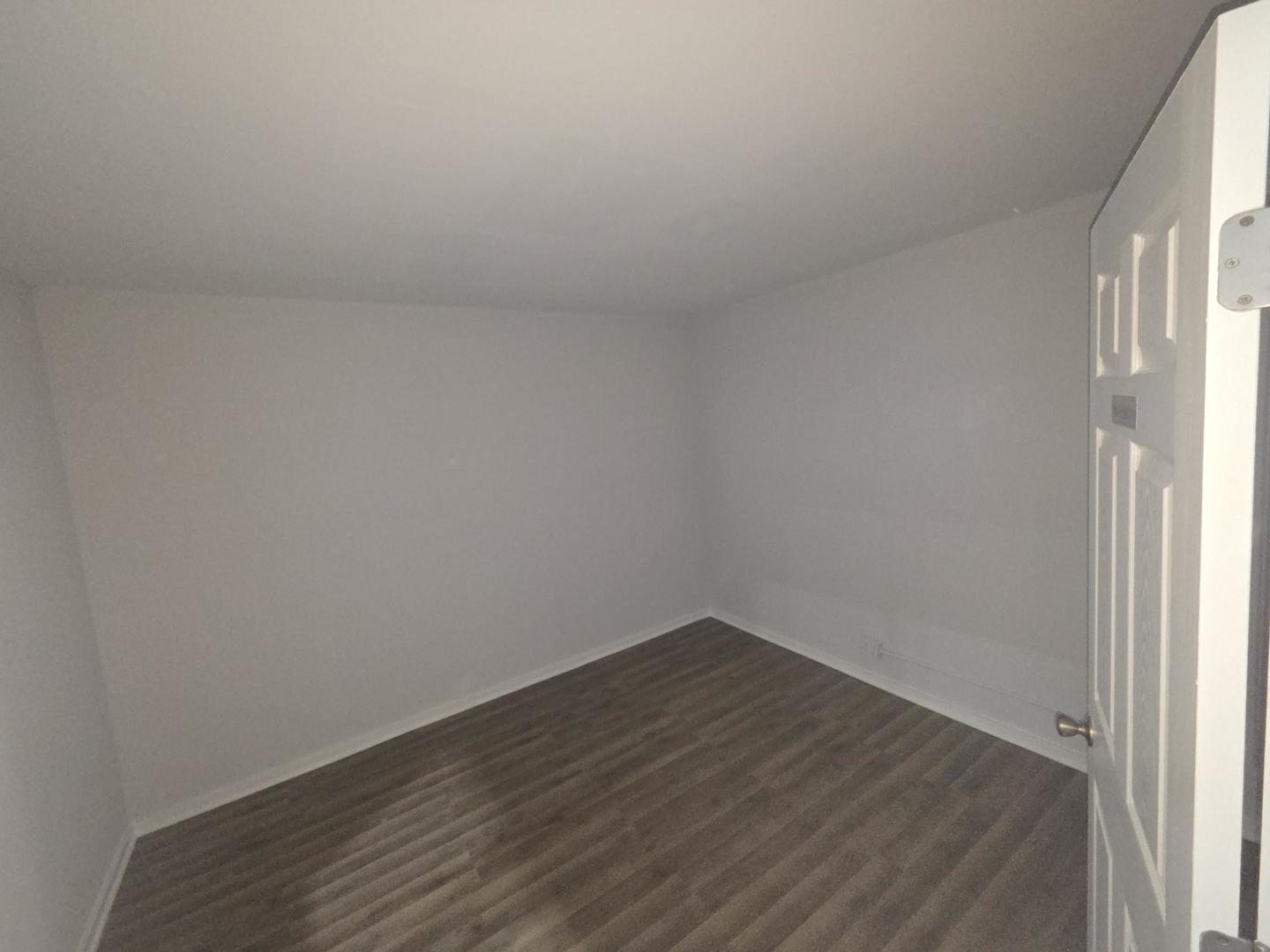 542 Washington Street B Property Photo 9