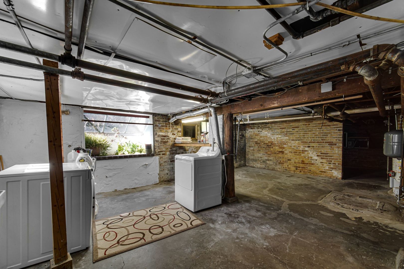 715 N County Street Property Photo 16